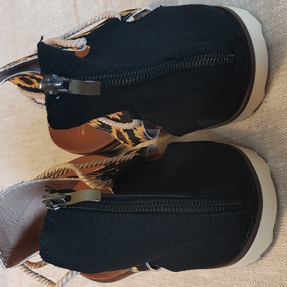 WOMEN: SUNFLOWER SLIP-ON SANDALS - Picture 9 of 14